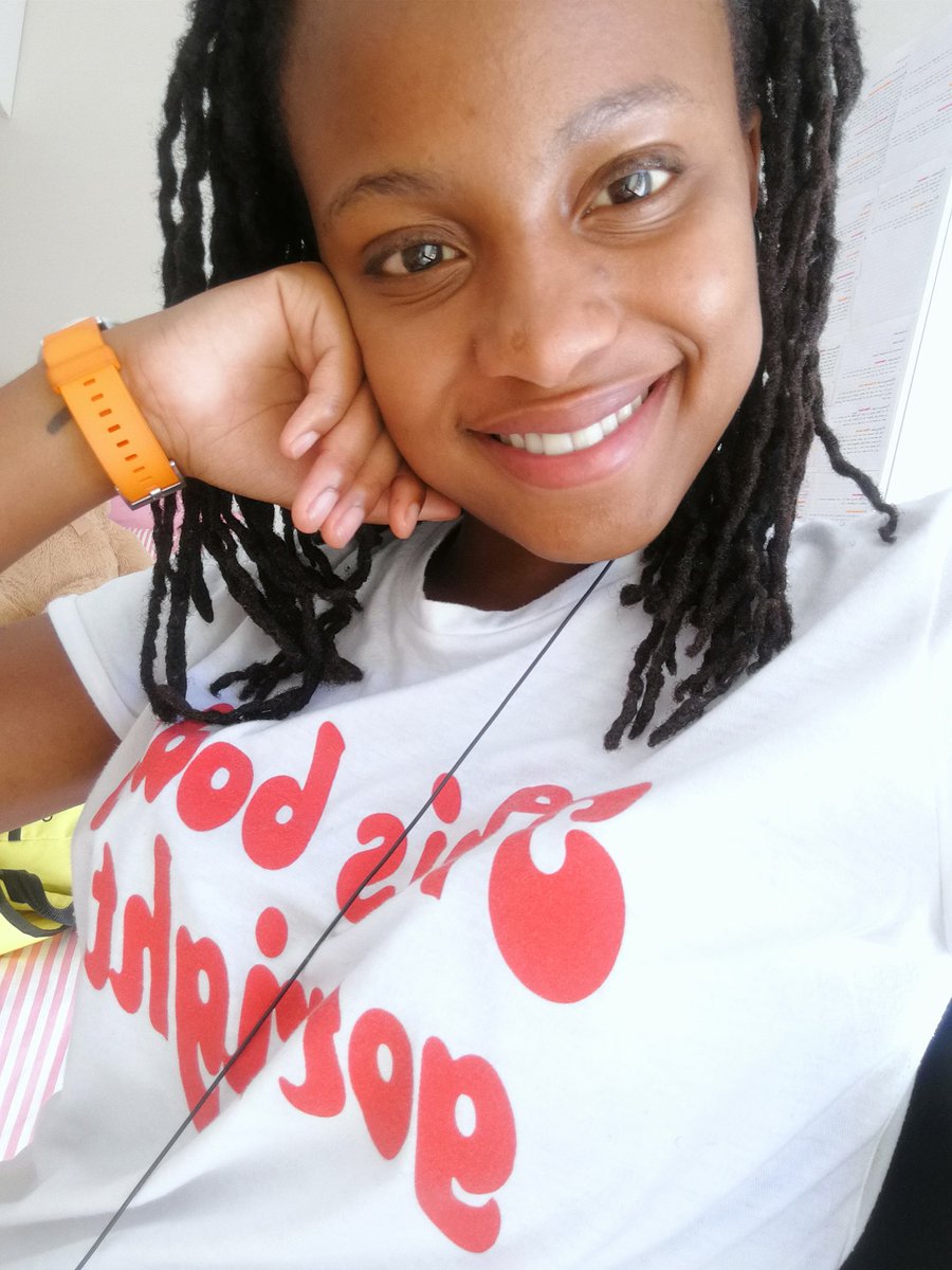 iam_Felo's tweet photo. @ZandiFinca @khanyilyt I've had mine for just over 6 years now...prefer wearing them down because they hide my forehead 😂😂. 

Thinking of cutting them and then starting all over again because they keep breaking. I don't know what to do 😭😭 

#GirlsWithDreadlocks https://t.co/Uz4C49ITl3