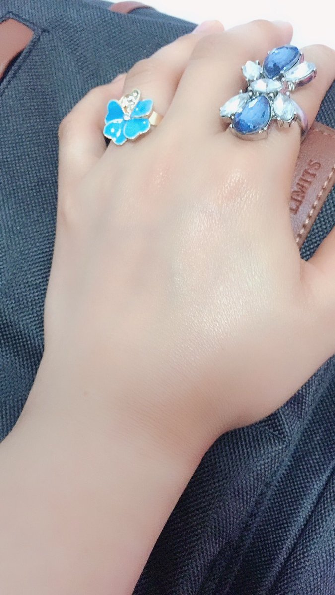 LiltaekookLori2's tweet photo. @BTS_twt “Woahhhh miss you idol V,just came back home and I see your post..,I have a flower ring too Idol..,my love for fashion and accessories was inspired by you,anyway congrats for the comeback,you all were great and amazing,the song was the best.” #ipurpleyou #borahae #SNLBTS https://t.co/xvDdaIXY1y