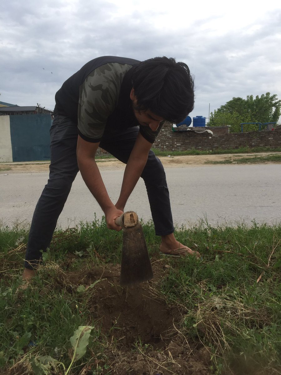 planterforce's tweet photo. Planted 3 trees today
And gave 2 trees to an individual (he will plant them in his house)
Lets make weekends special by contributing for a better Pakistan
#weekendsforpakistan #pakistanzindabad #youthofpakistan #sustainableliving #ecofriendly #cleangreenpakistan #planterforce https://t.co/MllflrjU9s