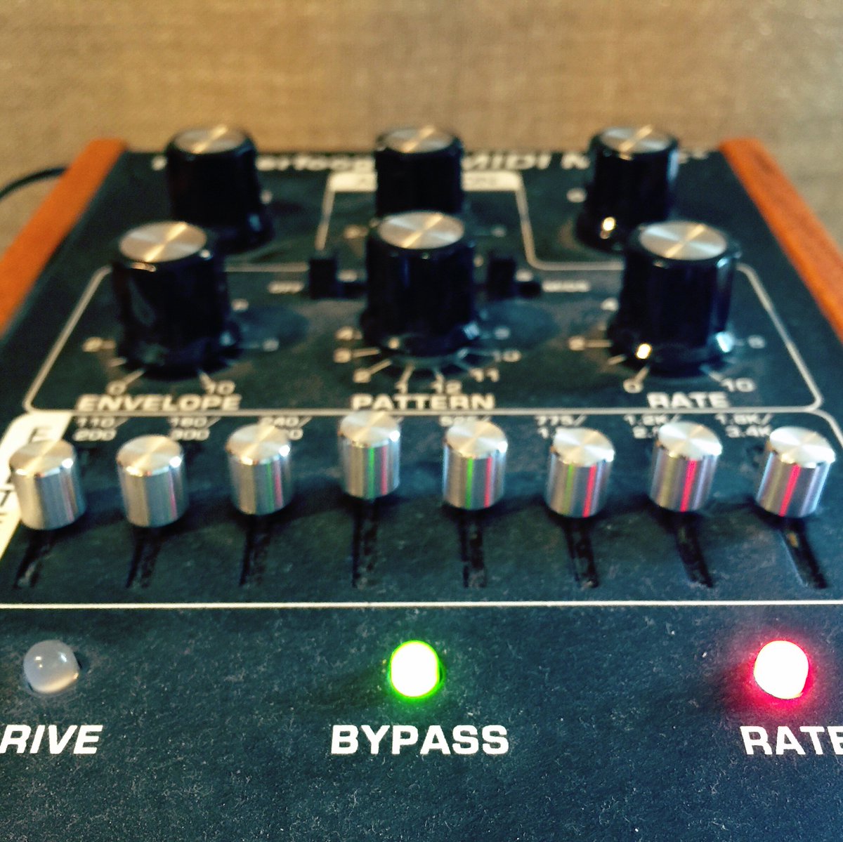 Imporant friend in studio 6: MoogerFoogerkoogerdoogerloogertooger - it does stuff.... 😅🎛

#moog #moogerfooger #bypass #drive #patter #rate #studio #atella #fx