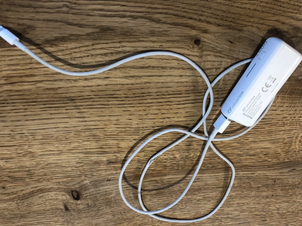 dszlezak's tweet photo. @corinnamilborn ihr journalisten müsst einfach mehr fragen stellen 😎 das wäre ihr preis gewesen... 💪🏼🙈👍🏾 https://t.co/tKHjVXrSnh