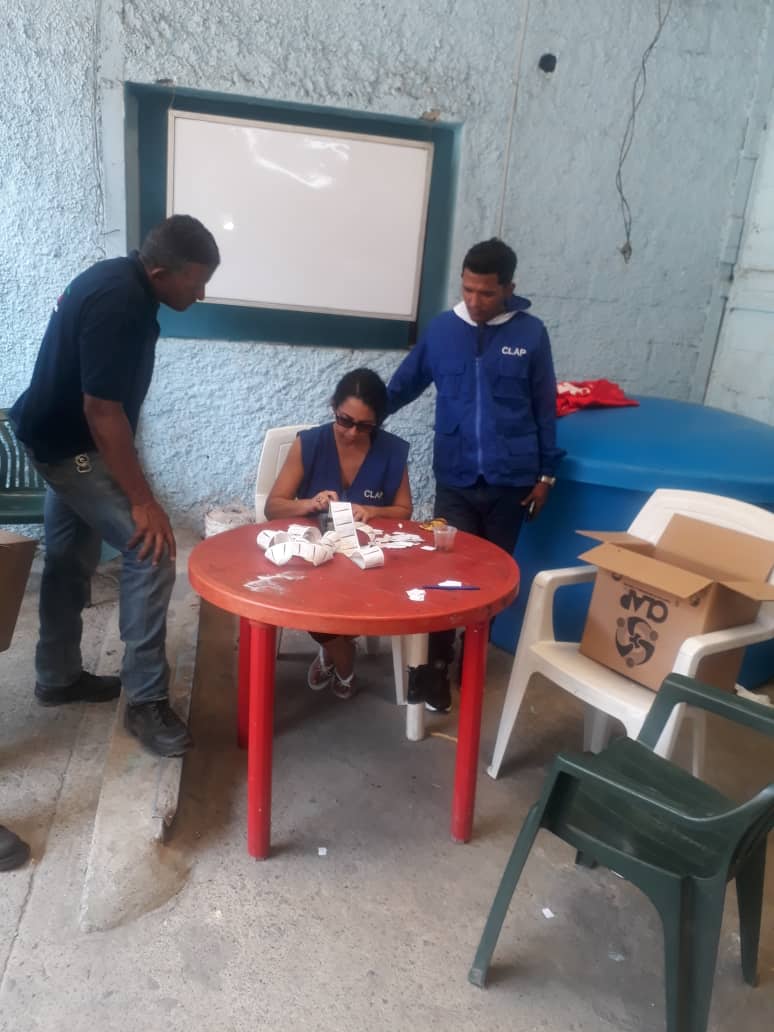 clap_clg23's tweet image. Feria de la sardina para nuestra comunidad Colina de Loma Grande #SemanaSanta #DomingoDeRamos @Oficial_C_Clap @NicolasMaduro @YepfriArguello @SierraCarlosVEN