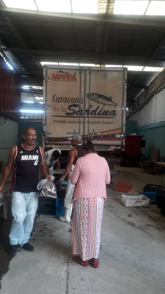 clap_clg23's tweet image. Feria de la sardina para nuestra comunidad Colina de Loma Grande #SemanaSanta #DomingoDeRamos @Oficial_C_Clap @NicolasMaduro @YepfriArguello @SierraCarlosVEN