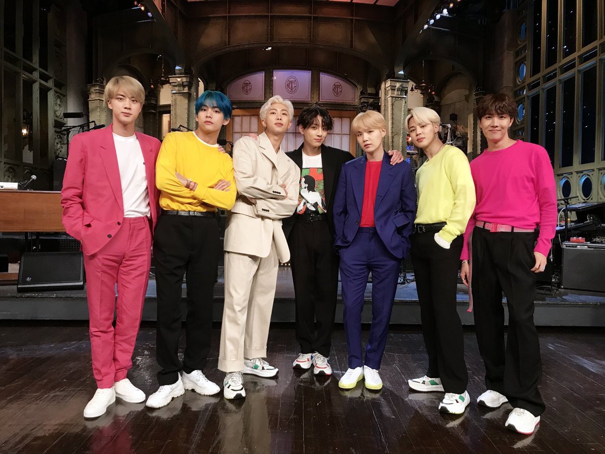 yoongleland's tweet photo. Ok but BTS on SNL??? AMAZINGGGGG. Do you ever just see them and go “wow this is the group I know and love”. https://t.co/k2NlvNjKne