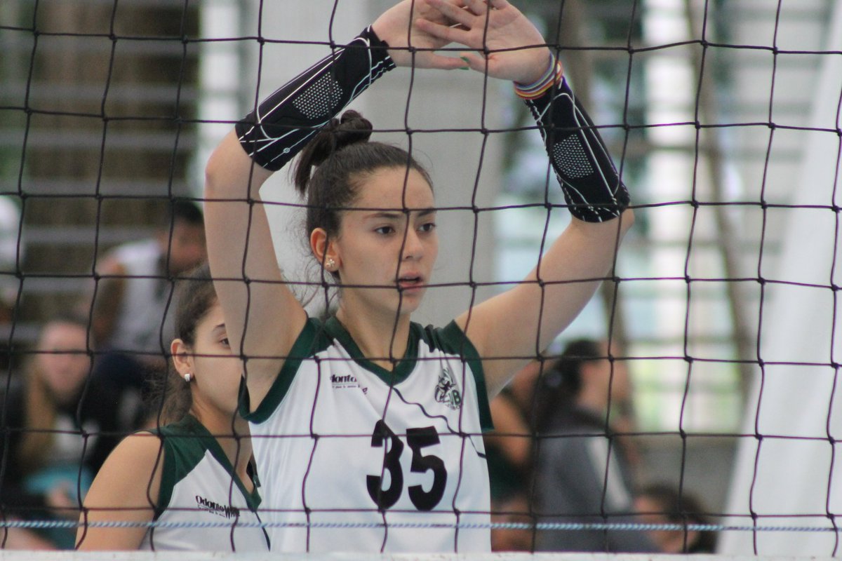FestinalM's tweet photo. EMOCIONES A FLOR DE PIEL 🔥🏐

Ya se vive en Manizales el Festival Nacional de Voleibol. Desde muy temprano deportistas y visitantes disfrutan de este deporte en los diferentes escenarios de la Unidad deportiva Palogrande 😍 https://t.co/IQ6j3hYjli