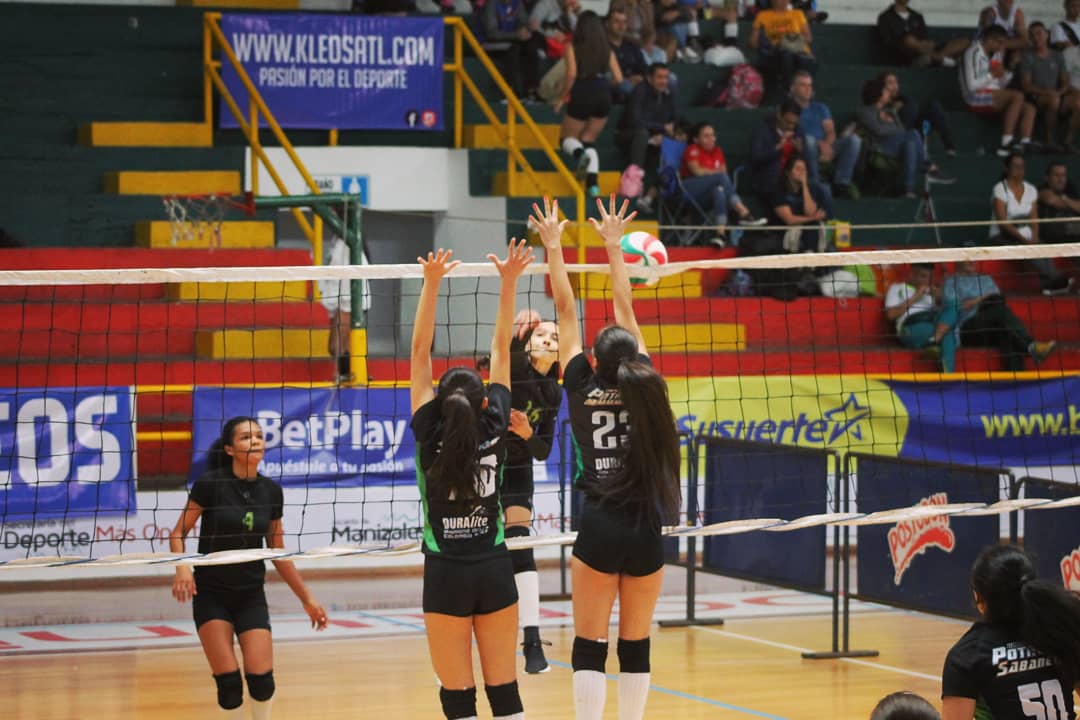 FestinalM's tweet photo. EMOCIONES A FLOR DE PIEL 🔥🏐

Ya se vive en Manizales el Festival Nacional de Voleibol. Desde muy temprano deportistas y visitantes disfrutan de este deporte en los diferentes escenarios de la Unidad deportiva Palogrande 😍 https://t.co/IQ6j3hYjli