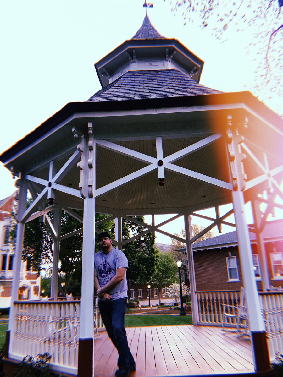 nickmeece's tweet photo. So cool seeing the #Scream2 locations in person. #OnSetCinema https://t.co/wrC1Nc19o6