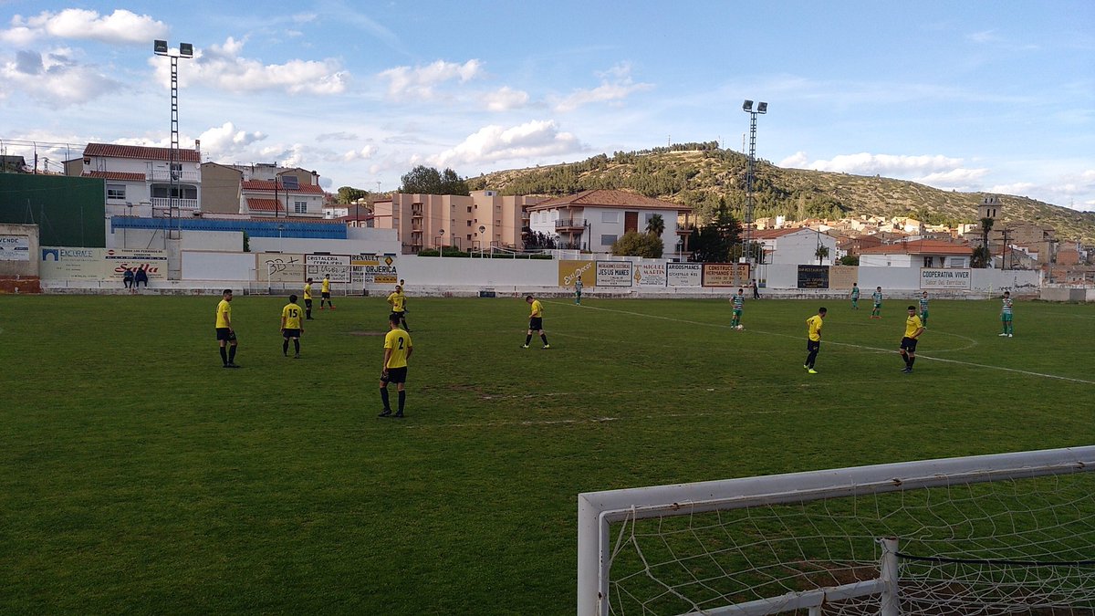 cdviver's tweet photo. Empezamos la segunda mitad!!! Vamos equipo!!! @cdviver 2- @XilxesCF 2 https://t.co/y3PW7VmKm8