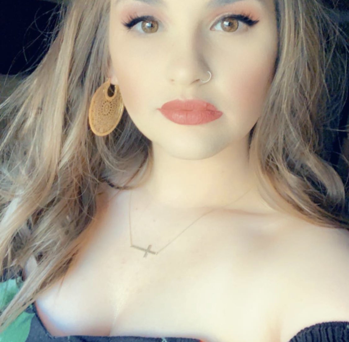 MegEliz1's tweet photo. My look for Fiesta de la Flor ❤️💃🏻🌹💋 #FDLF #GirlsTrip #SelenaQuintanilla #LivinOurBestLife #Meglenasss https://t.co/4FRsTS4jve