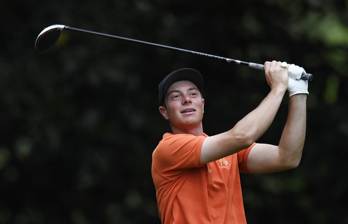 OSUCowboyGolf's tweet photo. Raise your ๐ if you are fired up to see twitterless Hovy in his orange Swinging Pete shirt in Butler Cabin! #lowam
#okstate #golfschool https://t.co/7ai9e8oYTL