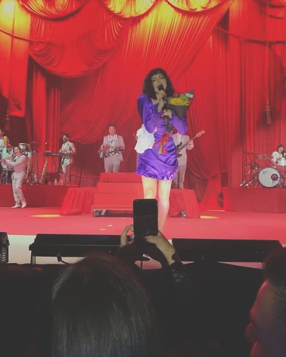 ingeline_t's tweet photo. @monlaferte Me encantas! Así de cerquita estaba ♥️ https://t.co/L692Yqjnz5