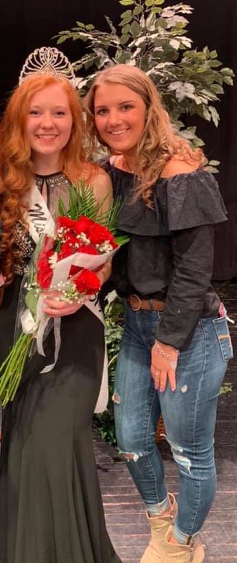 ArmadaSoftball's tweet photo. Congratulations to senior second baseman Leah Couch on being named Miss Armada! Also congratulations to senior third baseman Lexi Hill on being named first runner up! 👑 Continuing on the tradition of varsity softball players as members of the Miss Armada Court! 🥎🐅 https://t.co/N7dLRqVfH0