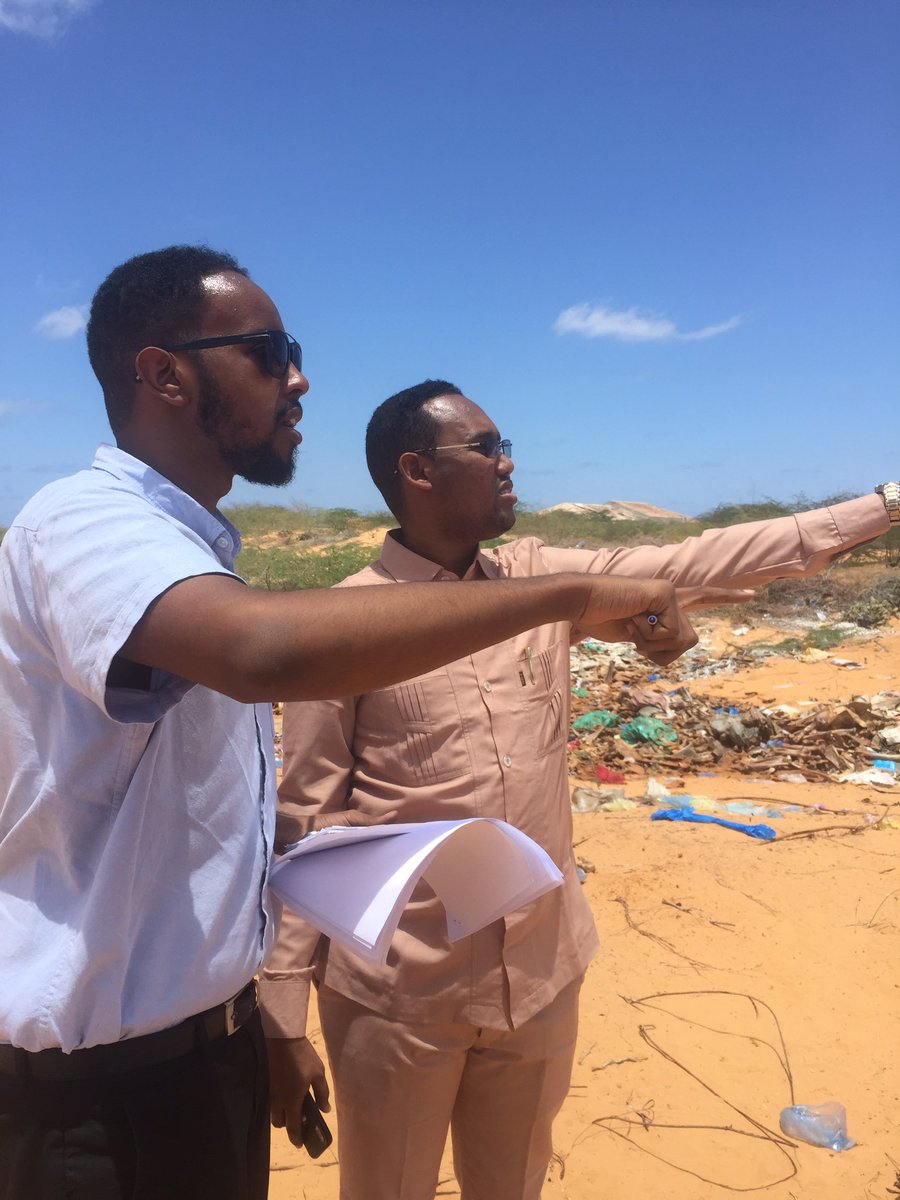 DSUBenadir's tweet photo. Our technical team, armed with a checklist were doing a site assessment in Heliwaa district for 300 new homes to be constructed by the BRA #SettleME cc @Suldaan__  @mirajmiskiz @ShakurrAli https://t.co/craT1b2GFw