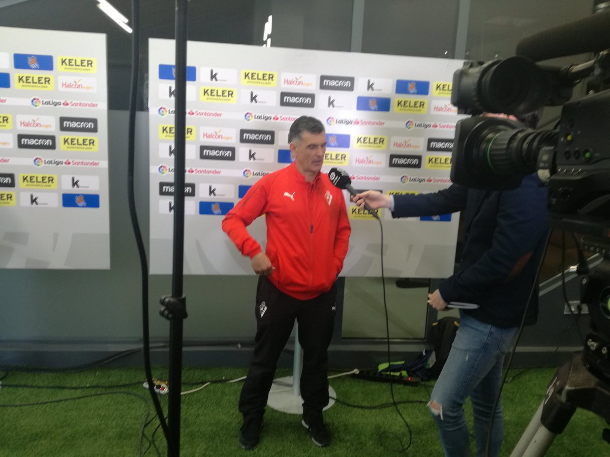 🔴🔵 Mendilibar: «Por ocasiones hemos merecido la victoria. Nos ha costado mucho empatar por la mochila de nuestro error en el 1-0. El juego ha sido bueno y hemos empatado en un campo difícil»
#RealSociedadEibar 
#AupaEibar