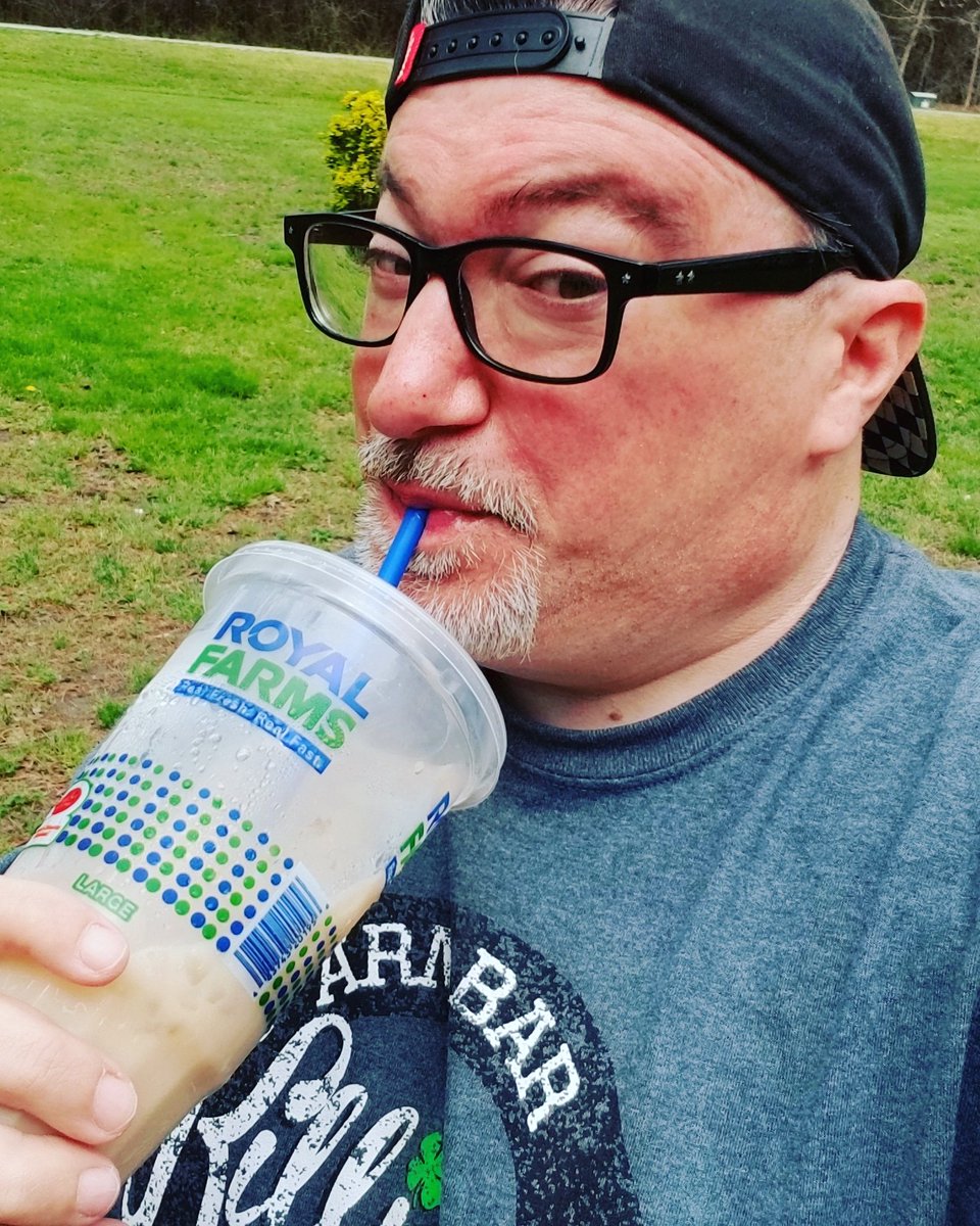 kevbritt's tweet photo. It's a RoFo iced coffee kinda Sunday over here on Shingle Point. And damn, I make this Killian McMurphy shirt look good. #ThatJustHappened #Shooterrrr #ArmbarAndGrill https://t.co/Cz4fgeAwOQ