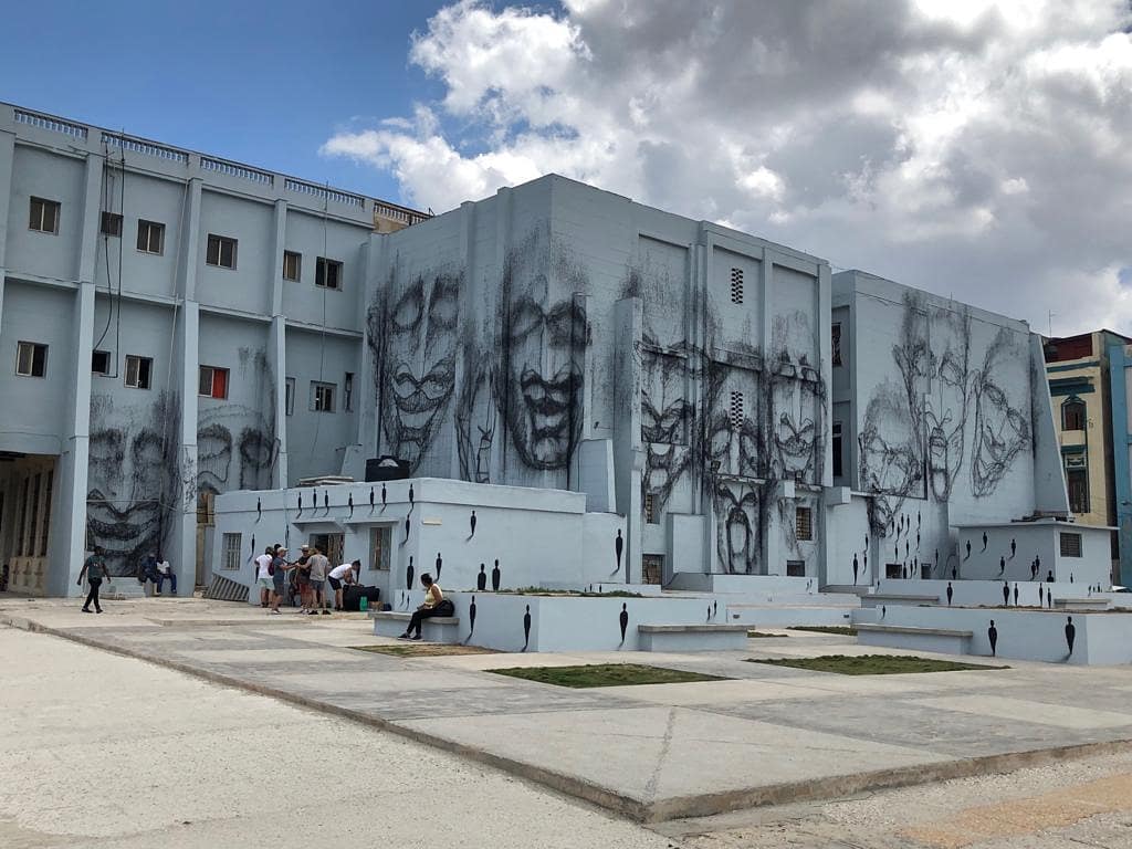 #BienaldelaHabana #XIIIBienaldelaHabana
#StreeArt #Art #UrbanArt #GraffitiArt
#SUSO33 #Cuba #laHabana