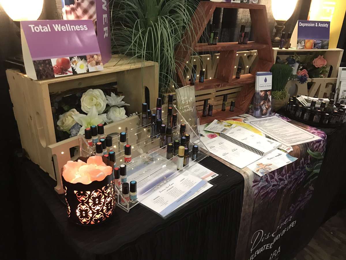 Fabat50YYC's tweet photo. There’s a lot going on this morning at the Fabulous@50 Experience! Inspiring speakers, prize draws and awesome vendors - why not come down and treat yourself?! 😊💜#fab50yyc #martiniparty #yycevents #yyc #fabulous #radiance #women https://t.co/4bKERCX0nn