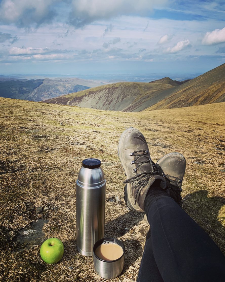 Skiddaw - blew my socks off 💨 

#skiddaw #cumbria #LakeDistrict #thelakes #cumbrialife #hikingadventures #wainwrights #thelakedistrict #derwentwater
