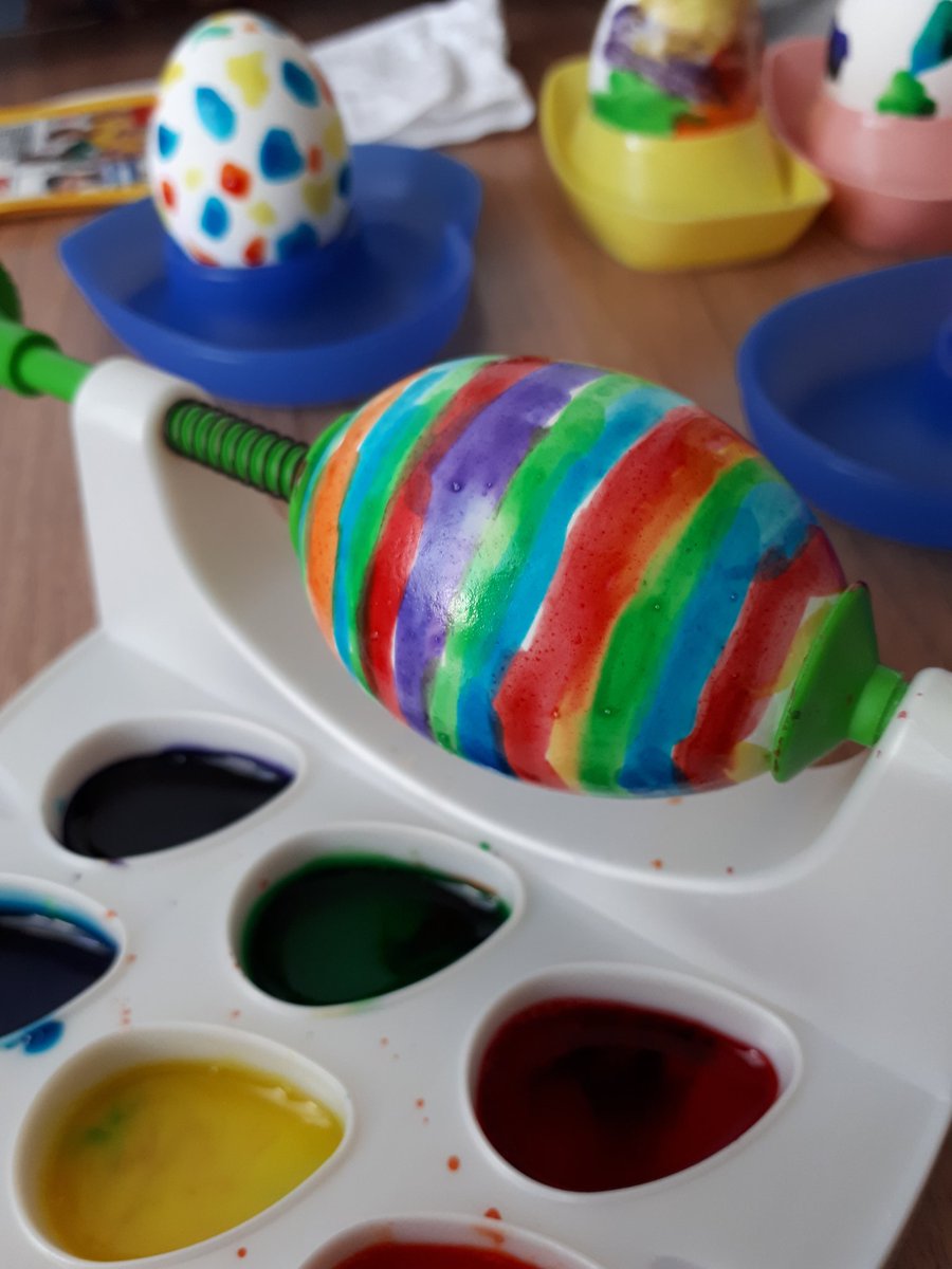 connysendet's tweet photo. Ich bin immer für bunt - auch auf diesem Kanal. Morgen früh ab 5h @WDR2 also bunter, gut gelaunter Start in die Osterwoche mit @JM_Andresen
Schönen Urlaub an alle, die die Osterferien nutzen. Und sonst: bis morgen früh, #NRW!
#osterferien
#wirweckendenwesten
#dermorgen https://t.co/IeRZl5UUgZ