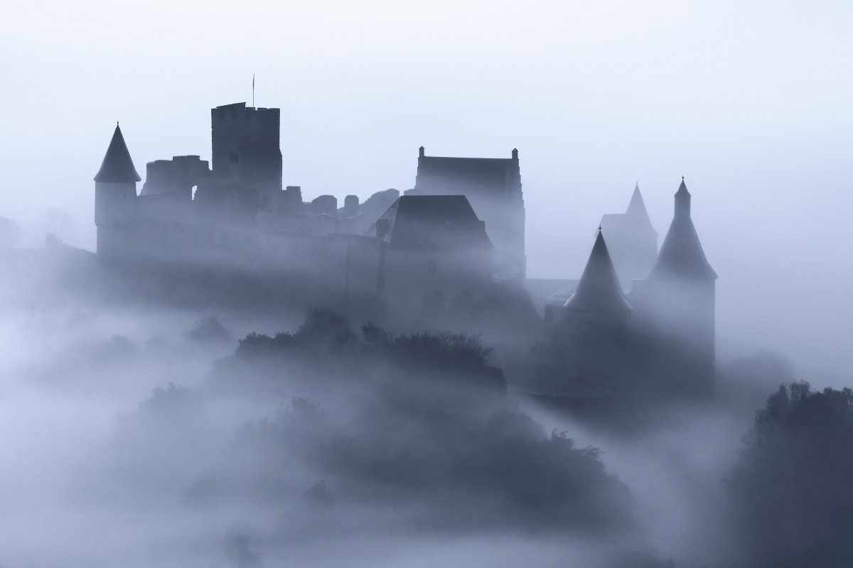 Winter is coming: a photographic tribute to #GameofThrones by Kilian Schönberger thisiscolossal.com/2019/04/photog…