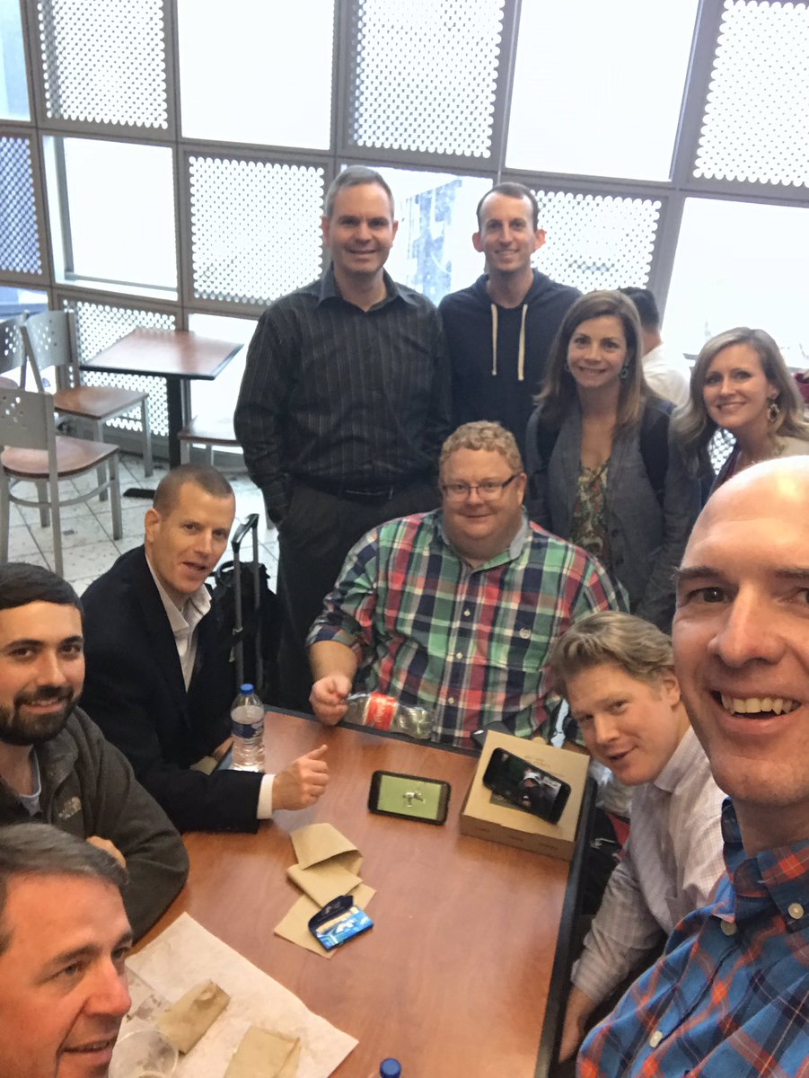 PhillipHutchers's tweet photo. Stuck in O’Hare in snow storm watching the masters on dual screens. #hdrtranscon #lifeatHDR https://t.co/U3xxMpDBZS