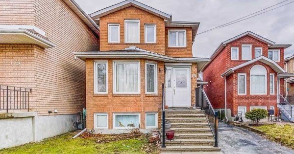 IAmDanforthEast's tweet photo. 🔥📢🏠 IDX Alerts $889,900 - 171 Clonmore Dr E, Toronto, ON M1N 1X9 https://t.co/Na8f27h301 #ReplyHereToBook #Retweet #Share https://t.co/2vZfN6Lt4a