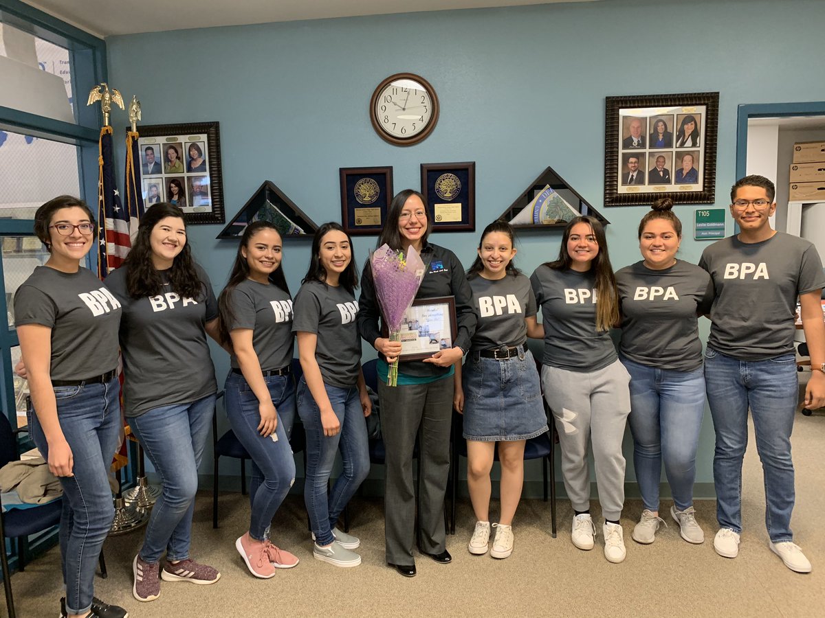 BPAMECHS's tweet photo. This previous week we treated Ms. Goldmann for Asst. Principal Week. She is an integral part of MECHS success. 🎉🎉🎉 https://t.co/quuV9PtAju