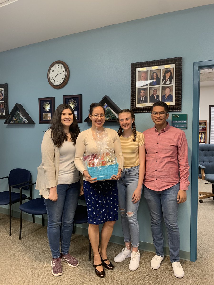 BPAMECHS's tweet photo. This previous week we treated Ms. Goldmann for Asst. Principal Week. She is an integral part of MECHS success. 🎉🎉🎉 https://t.co/quuV9PtAju