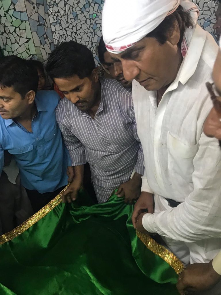 shamshad_iyc's tweet photo. Campaigned in Fatehpur Sikri along with LS candidate Raj Babbar ji.
The enthusiasm and zest of Raj Babbar Ji is always at pinnacle.
One of the most hardworking, reachable and down to earth person, Raj Babbar ji is an inspiration to the youth.
#congressonceagain https://t.co/oqx6CkAx8S