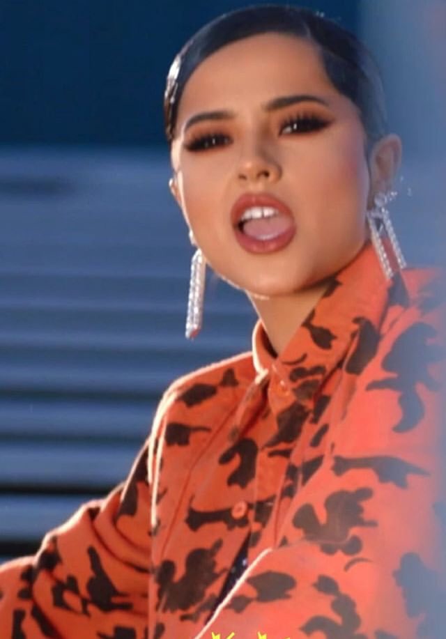 jkbeck20's tweet photo. Tall need to go watch this music video!! It’s a must see! 💚🚦🧡 #GreenLightGoVideo @iambeckyg https://t.co/eiOY0mGRZz https://t.co/VYpf4quBrO