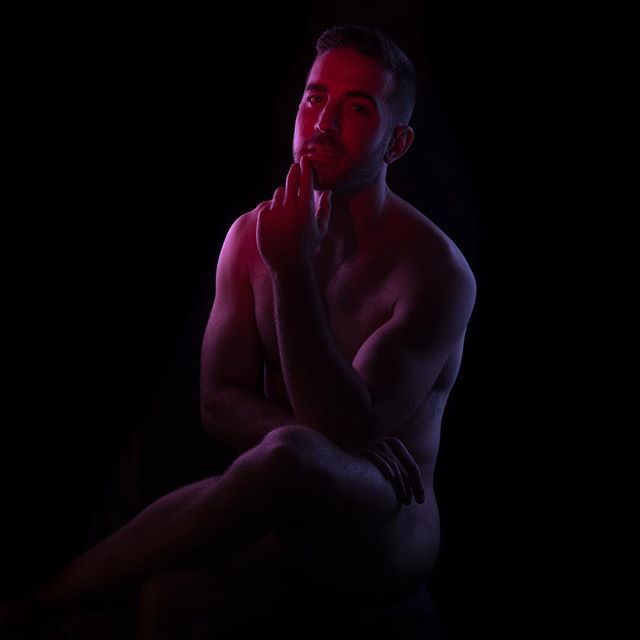 hsl_photos's tweet photo. #body #seating #twolights #lowkey #malebody #artisticmale #malebeauty #adonis #hunk #maleform #shadows #dramaticlighting #shortlighting #bwbody #colors #gels #purple #magenta https://t.co/dbthTsmvsI https://t.co/OJla4BEpsa