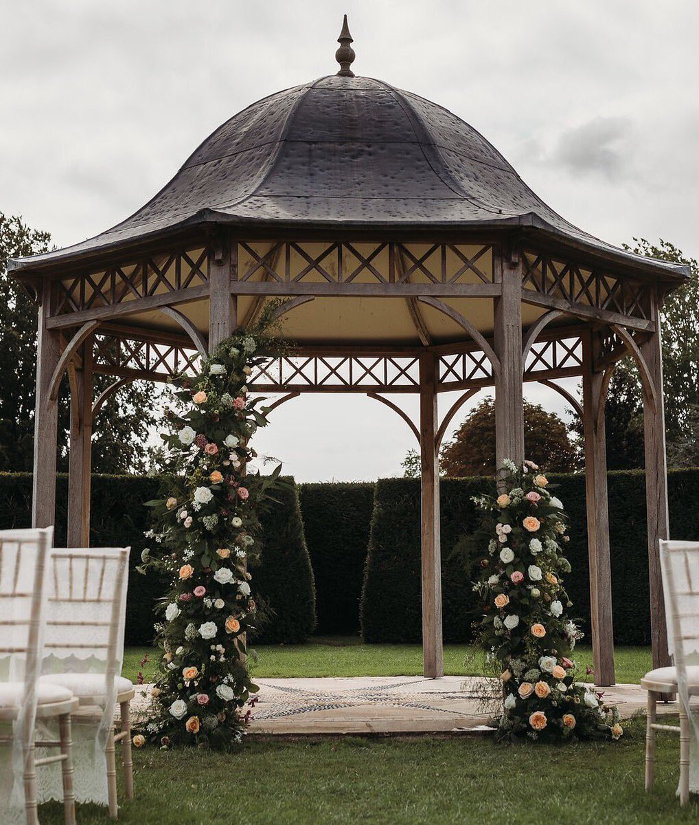 Floral installation inspiration... 

I loved creating this piece at Chippenham Park last summer....For all wedding enquiries email info@featherandferns.com or a DM on this page ☺️🌿 

Captured by Thyme Lane Photography of course 😬

#romanticflowers #gazeboflowers #floralinspo