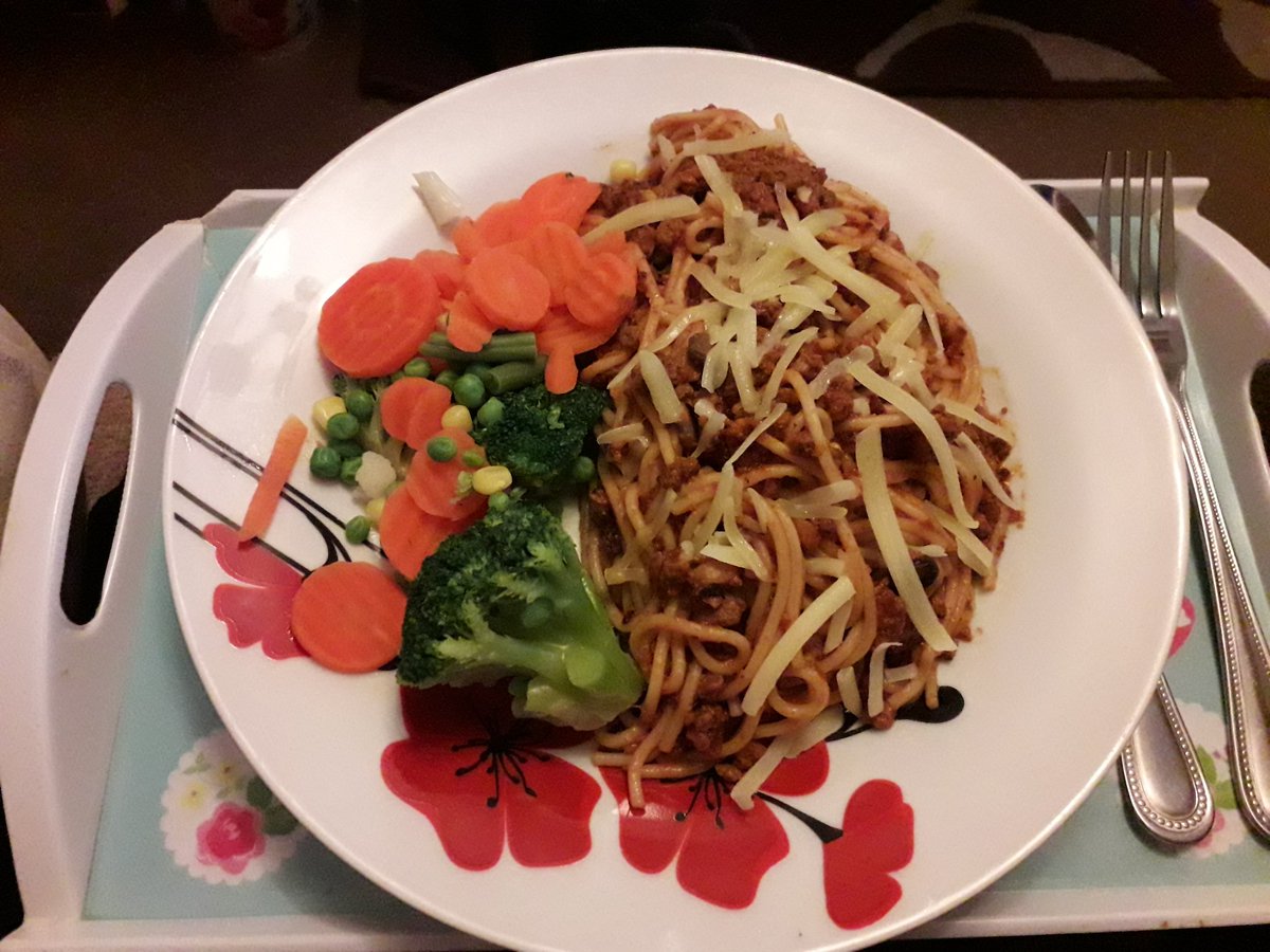 My youngest sister and I made dinner tonight. Spaghetti bolognese with quorn mince and veggies 😋🍝 #homemadedinner #sistertime
