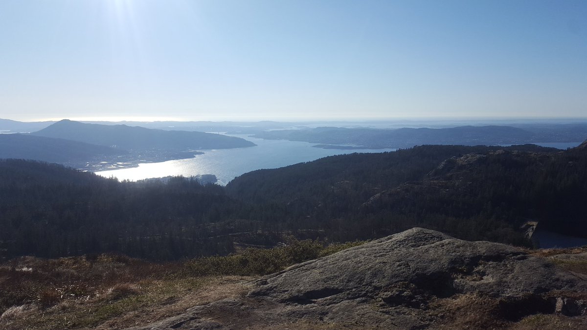 esjet's tweet photo. #Vidden hike. 15.6 km. Zulk mooi weer, dan laat je je nergens door belemmeren!  #noorwegen #hoogvlakte #oceaan https://t.co/XGlD5NpFcd