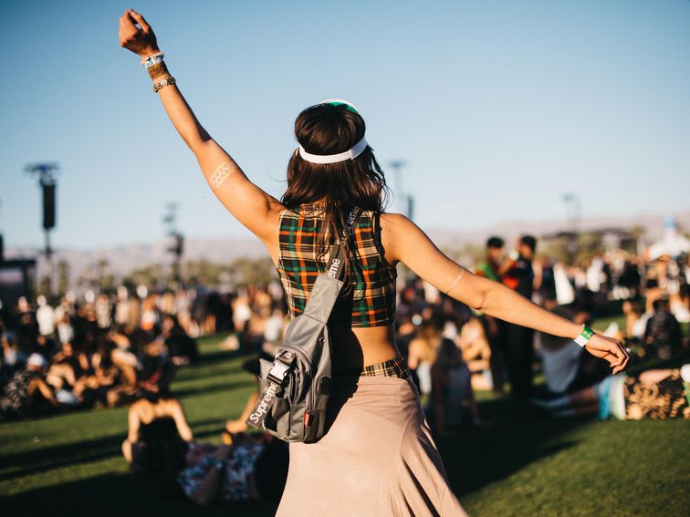 darrenculbreath's tweet image. See Sunday's Coachella live stream: #ArianaGrande, #Zedd, #DillonFrancis ##CNET cnet.co/2XeykcR @lesatnews