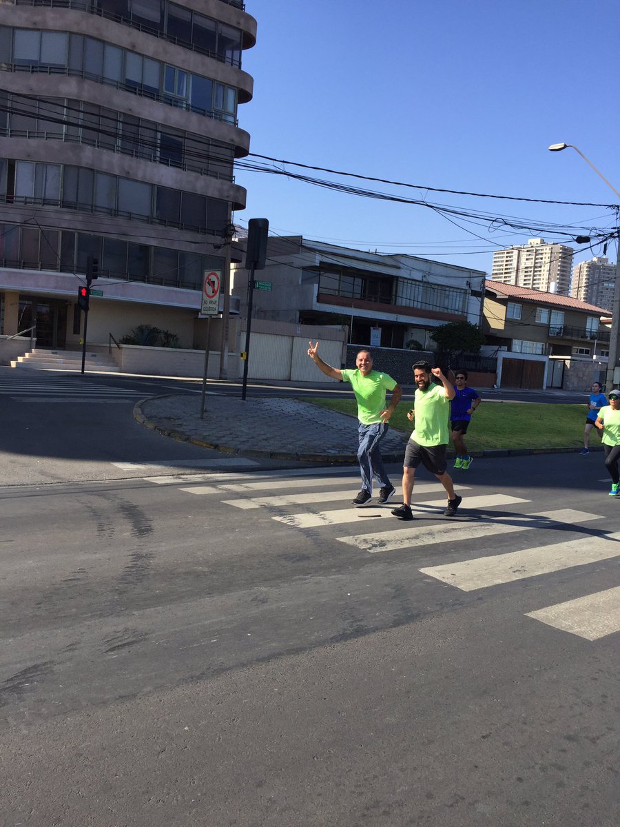 aftarunners's tweet photo. Muy bien el intendente y el seremi del deporte @panchozepedaast participando y apoyando el deporte hoy en la Corrida de Carabineros #Antofagasta 🏃‍♂️💪 https://t.co/Nhd3gYDc6J