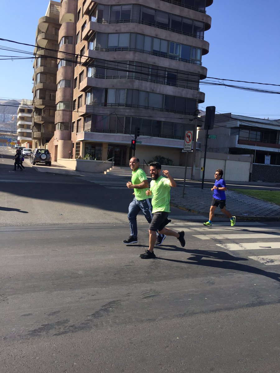 aftarunners's tweet photo. Muy bien el intendente y el seremi del deporte @panchozepedaast participando y apoyando el deporte hoy en la Corrida de Carabineros #Antofagasta 🏃‍♂️💪 https://t.co/Nhd3gYDc6J