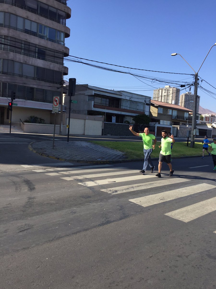aftarunners's tweet photo. Muy bien el intendente y el seremi del deporte @panchozepedaast participando y apoyando el deporte hoy en la Corrida de Carabineros #Antofagasta 🏃‍♂️💪 https://t.co/Nhd3gYDc6J