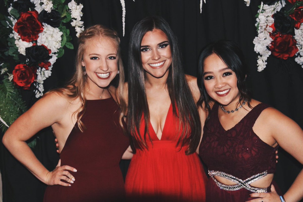 christinamwolf's tweet image. we ☆ killed ☆ it on the dance floor  #finalroseformal #deltatheta