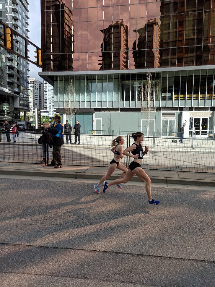 ShalayaKipp's tweet photo. Battling the last kilometre with Robyn Mildren during the @VancouverSunRun ! Sneaking into 5th place #topPhDstudent π https://t.co/swWNvqxkft