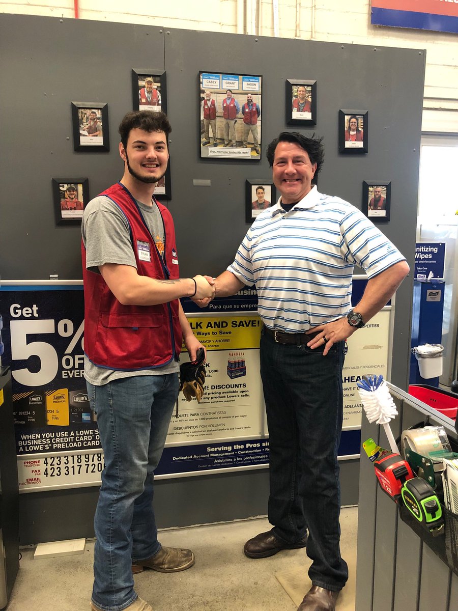 natranger2016's tweet photo. This is what we call a “Double Play” ⁦@store579mo⁩ Two new Red Vested associates to serve our customers! Welcome to our team Reed and Dylan! ⁦@1280Market⁩ ⁦@Lowes⁩ #redvest #lumber https://t.co/B6j1Iwn7C9
