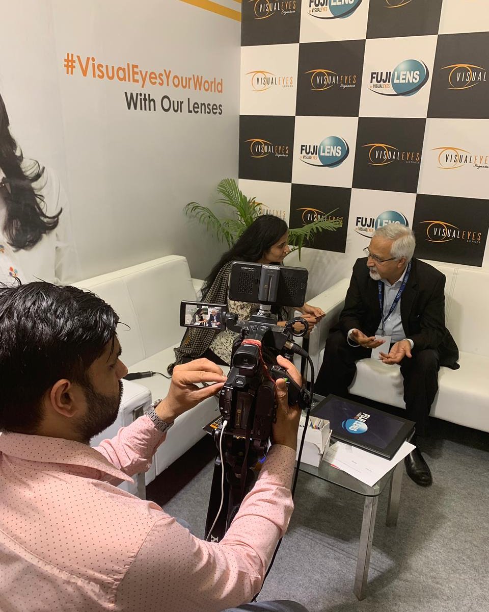VisualEyesLens's tweet photo. The organizers of InOptics 2019, 
in conversation with our Managing Director, Mr. Pardeepak Malvai on the success of the exhibition. #VisualEyes https://t.co/blL0pEyRRq