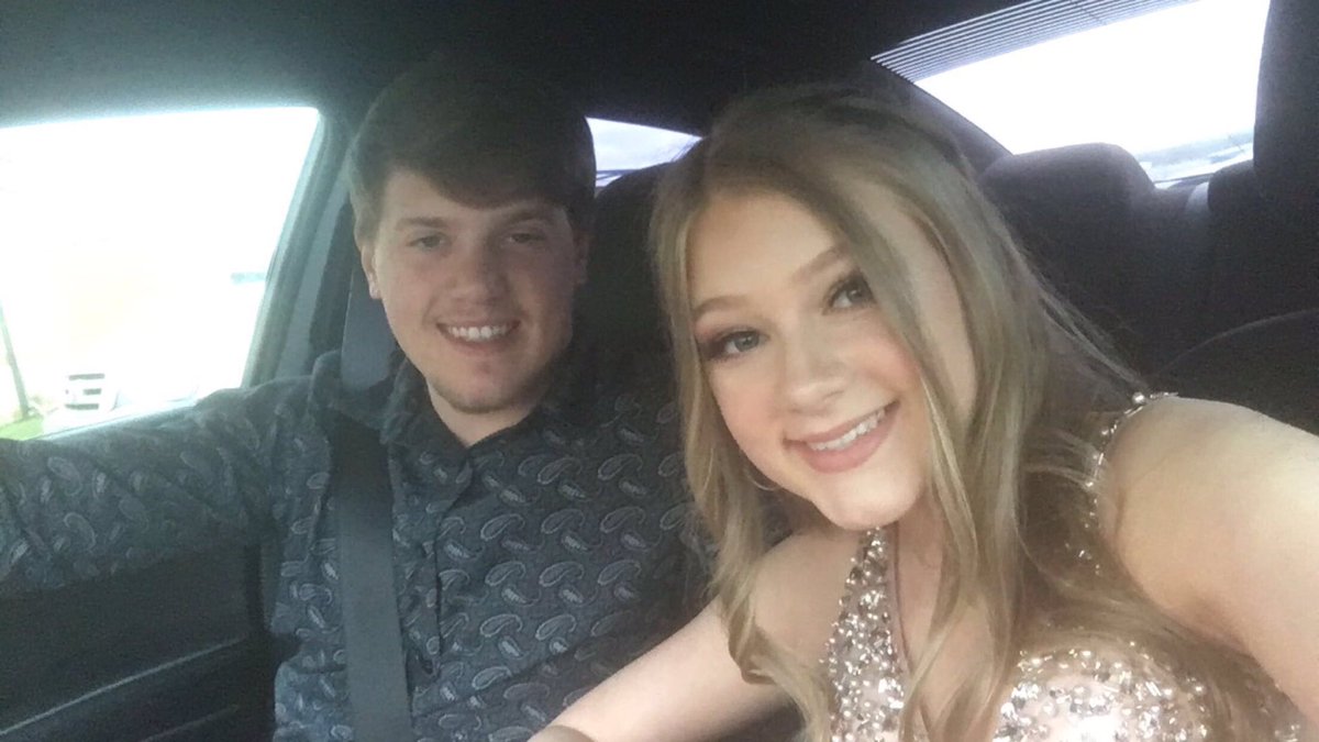 karamunn8's tweet photo. prom🖤 https://t.co/gKstBJhFKC