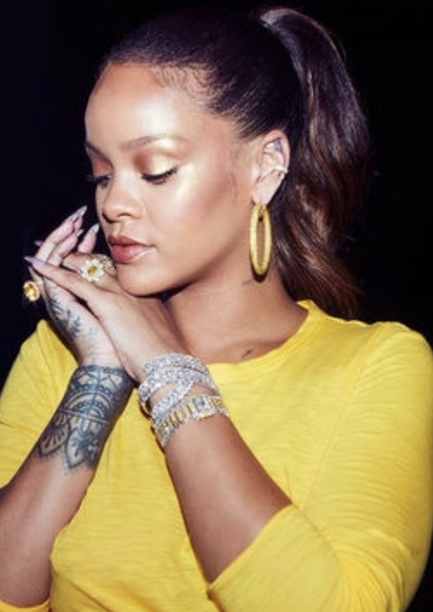 I couldn’t find anything in the lab that’s yellow, so I had to go with the sharps bin  sorry Rih Rih