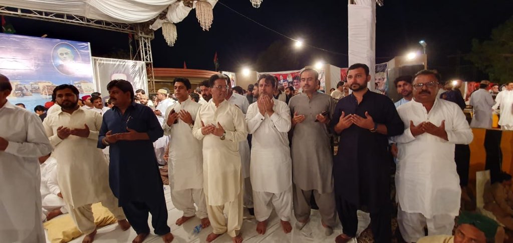 TeamPYOSindh's tweet photo. President PYO Sindh @JavedNLaghari Paid tribute to Ex CM Sindh Syed Abdullah Shah at Wahur Sehwan. PPP Sindh office bearers &amp; ministers remembered Abdullah Shah in golden words, He was not only good administrator but he was true son of soil. #RememberingAbdullahShah https://t.co/e4KlRngSqu