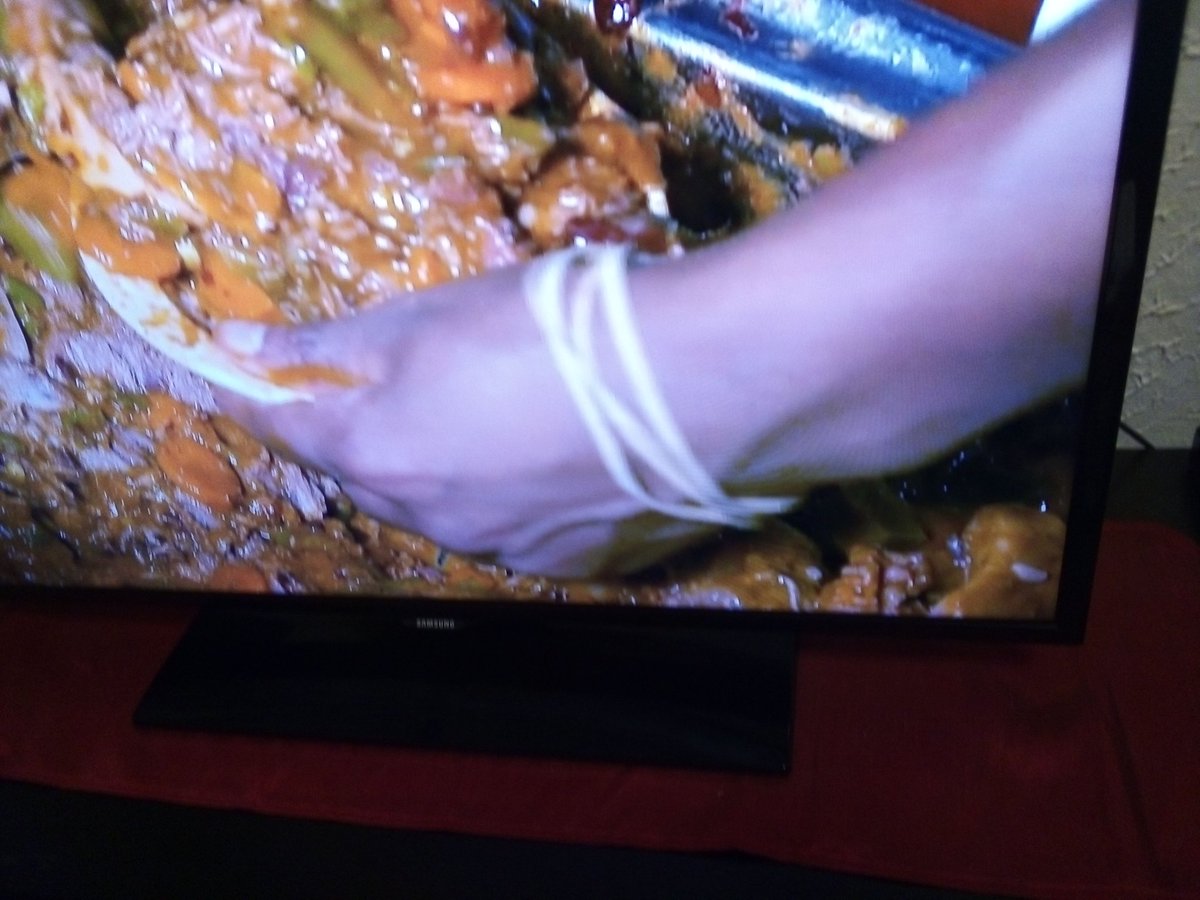 mantshochiloane's tweet photo. #OurPerfectWedding I say no to this catering....#ThisHand must fall π https://t.co/ZaiIrD3G9s