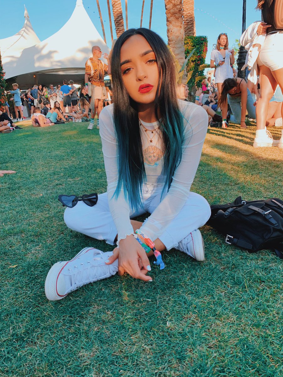 Pochosaurus's tweet image. 🌈🌈🌈🌈