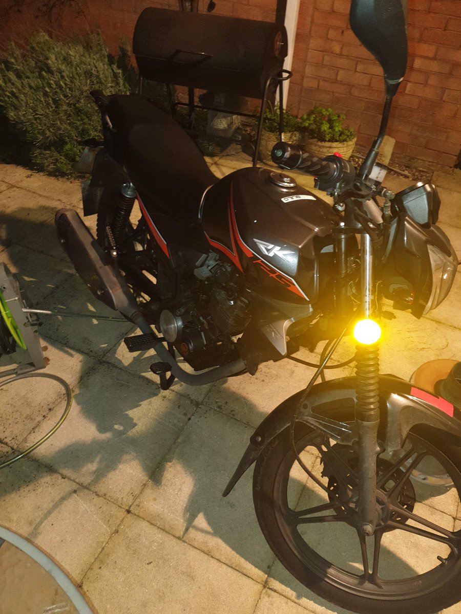 StoneySambo's tweet photo. Cannot wait to pick this bad boy up #Motorbike #125cc #GetMeOnTheRoad #quicktime #HopefullyIDontCrashOrHaveSomeMoronRunIntoMe https://t.co/wYAIYBjgMP