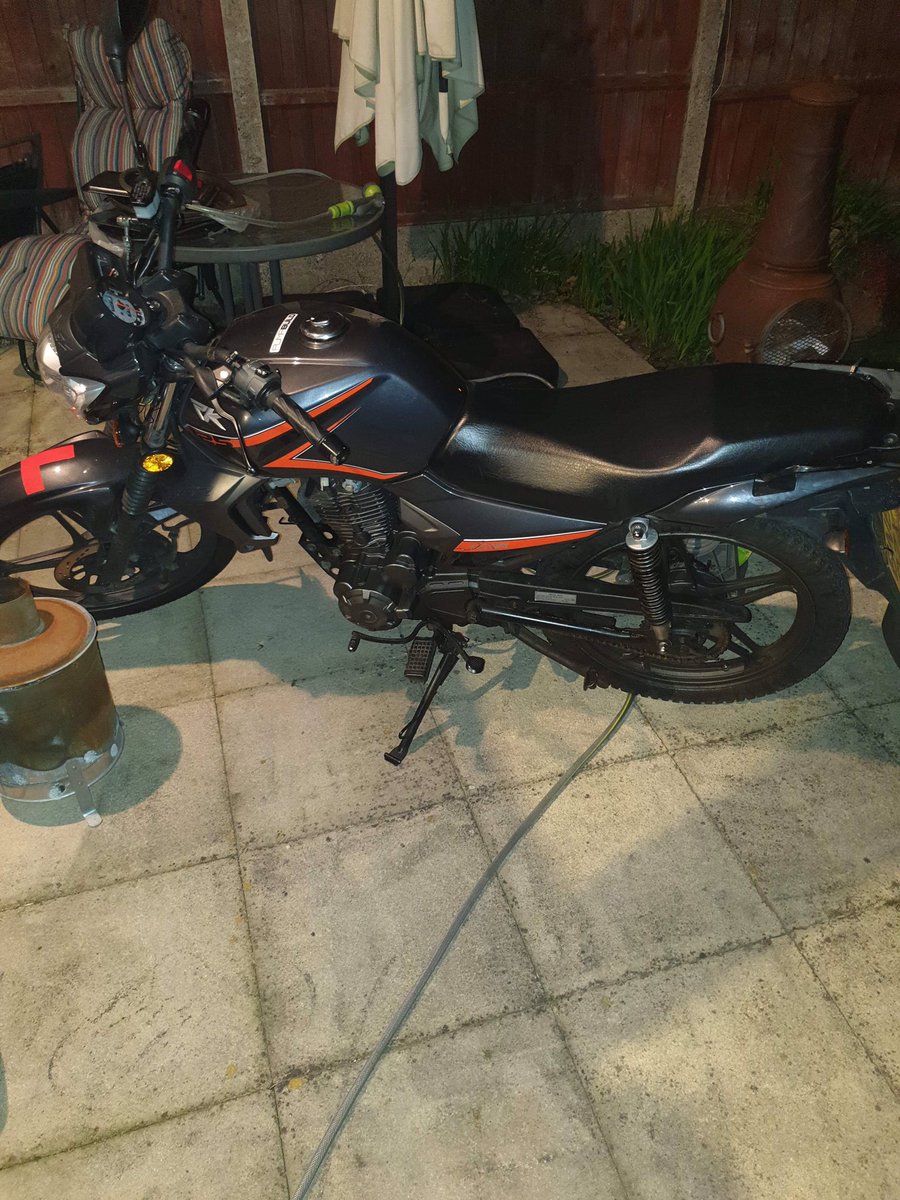 StoneySambo's tweet photo. Cannot wait to pick this bad boy up #Motorbike #125cc #GetMeOnTheRoad #quicktime #HopefullyIDontCrashOrHaveSomeMoronRunIntoMe https://t.co/wYAIYBjgMP