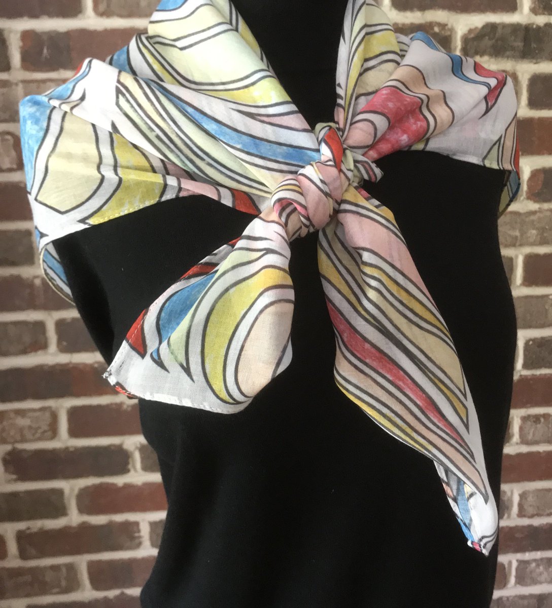 ScarfSherpa's tweet photo. Spring style shakers, find it here https://t.co/ZqvVNBYA5z
#artwear #wearableart #scarf #scarves #fashionaccessories #graffiti #urbanart #streetstyle #streetfashion #boho #rainbow #originaldesign #fashion #styleblogger #springstyle #springfashion #springscarves #springchic https://t.co/QsUnoVHdrb